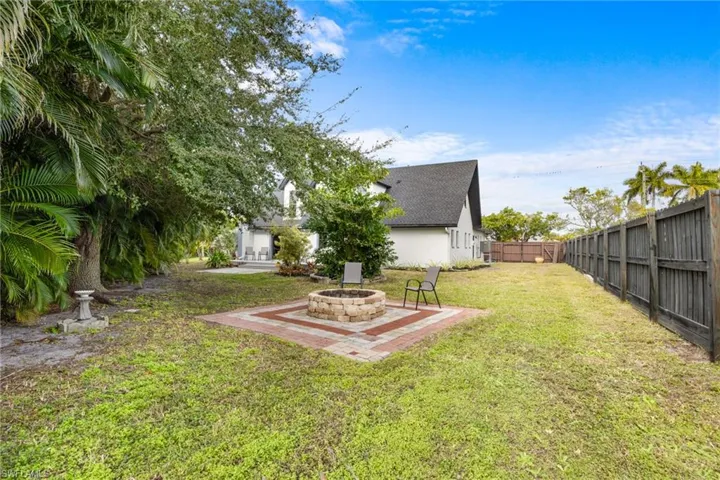 Huge private backyard with Fire Pit