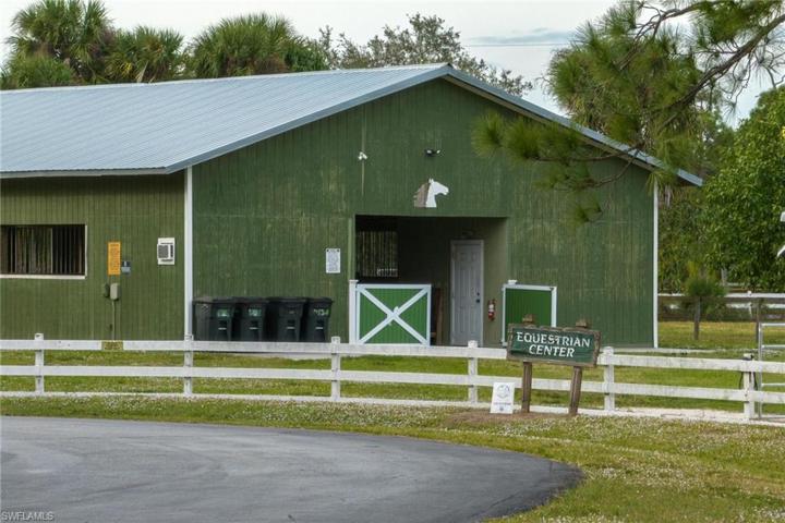 Riverwind Cove Horse Stabile