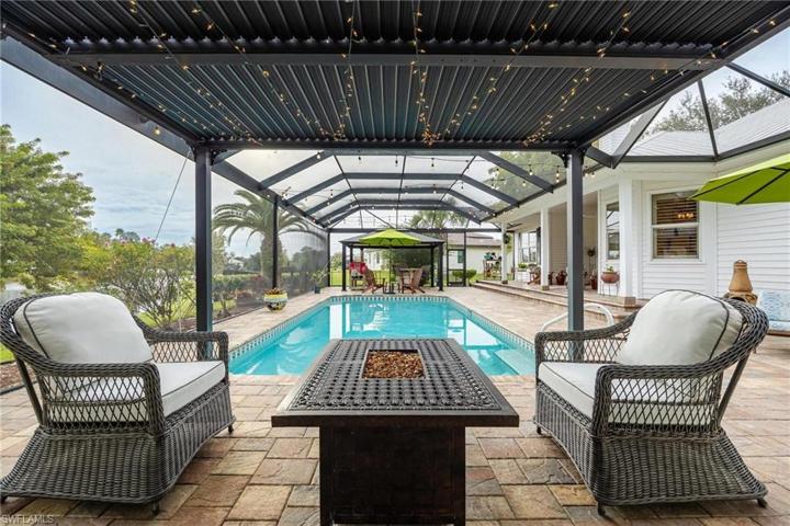 Screened-in Pool