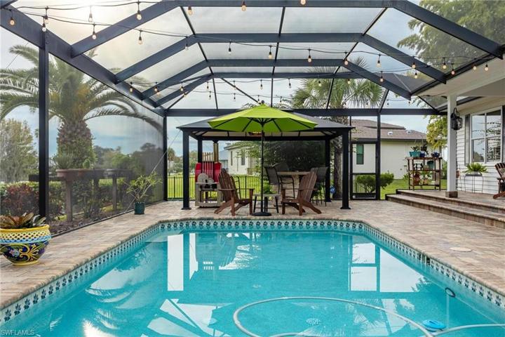 Screened-in Pool