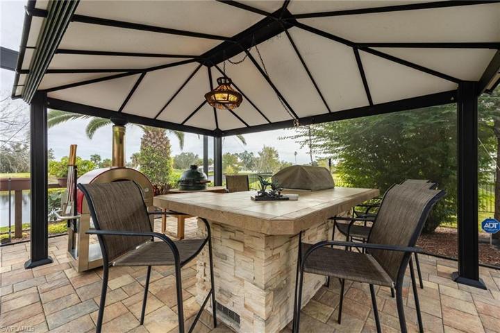Outdoor Kitchen