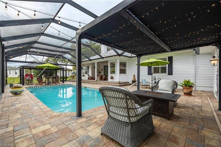 Screened-in Pool