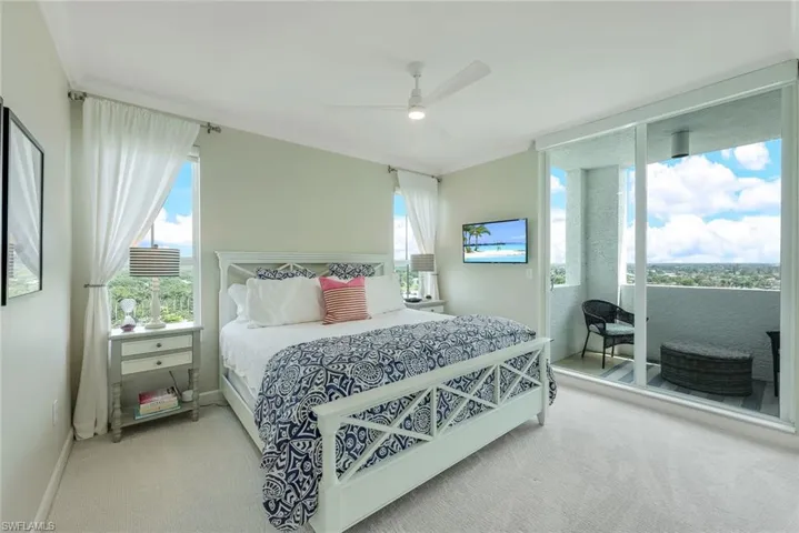 Guest suite with private lanai.