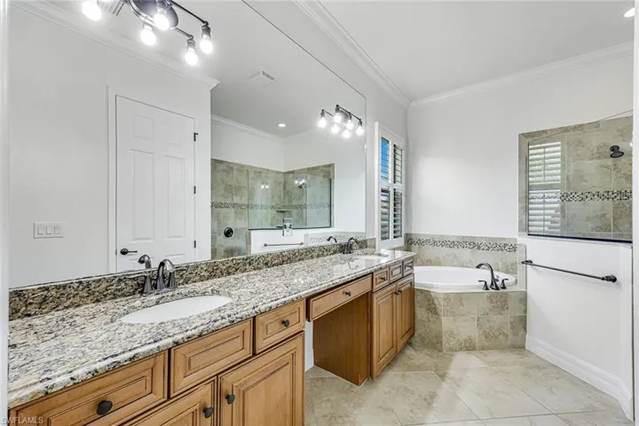 12643 Kinross Ln, Naples, Florida 34120