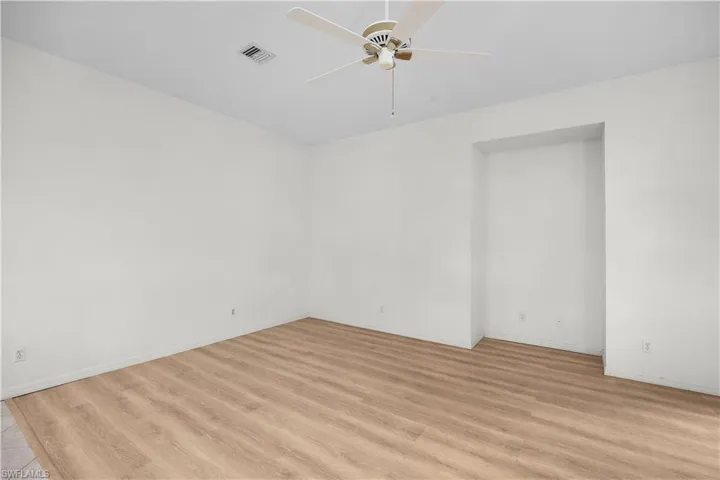 Unfurnished room featuring light wood finished floors and ceiling fan