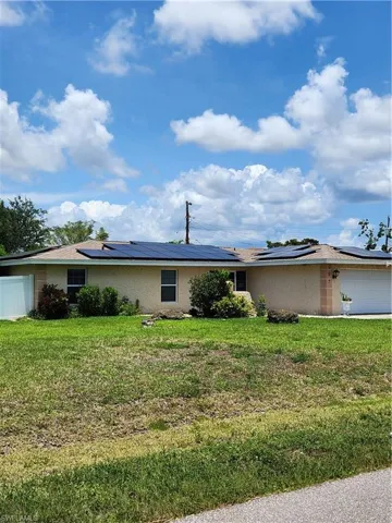 Front of the house/Solar panels.