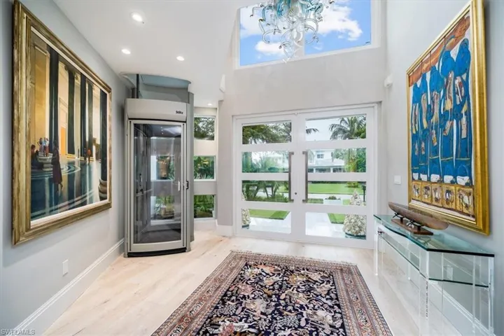 Entry with elevator