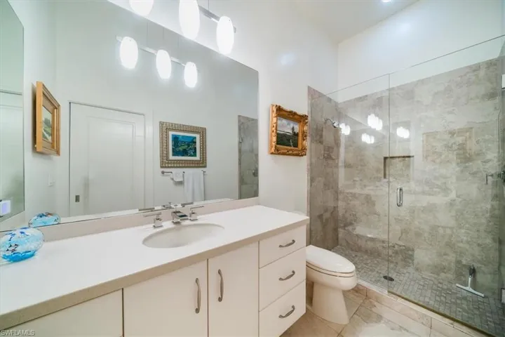 Guest bathroom 1