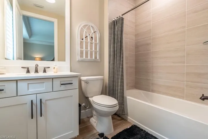 Full Ensuite Guest Bathroom 2