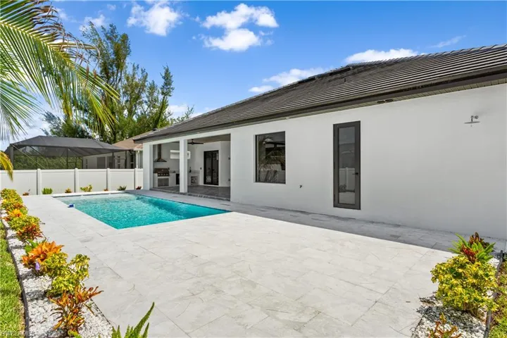 Plenty of space for your entertainment endeavors while having a cabana pool half-bathroom handy! Along with outdoor shower or ducha!