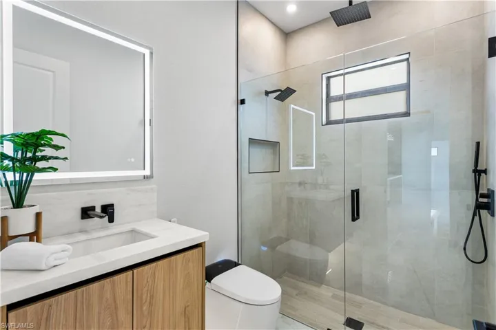 Hall Bathroom 3 with same features as all the other bathrooms!
