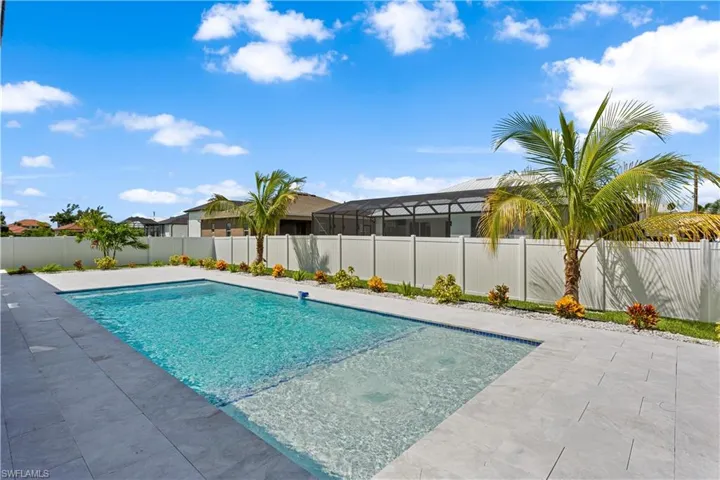 Desirable western rear exposure, backyard provides more sun exposure & outdoor time w/ delightful sunsets!
