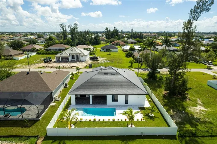Additional features include FENCED PROPERTY. MOVE-IN READY OASIS: LUXURY & COMFORT AWAIT!