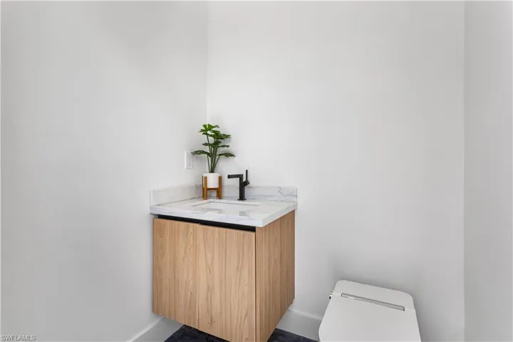 Cabana pool half-bathroom!