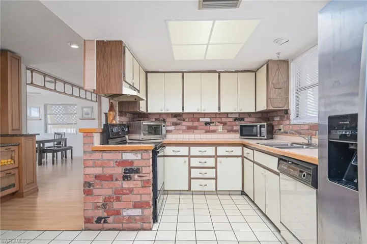 1332  Granada  BLVD, Naples, FL 34103