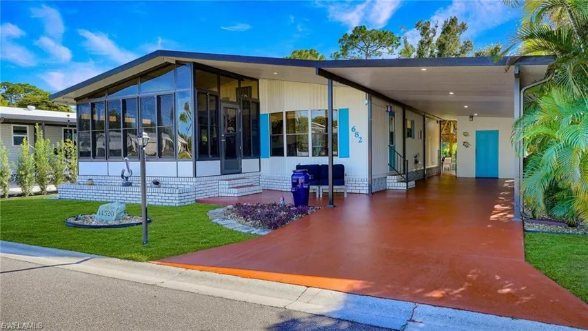 Your "PET FRIENDLY" Tropical Paradise