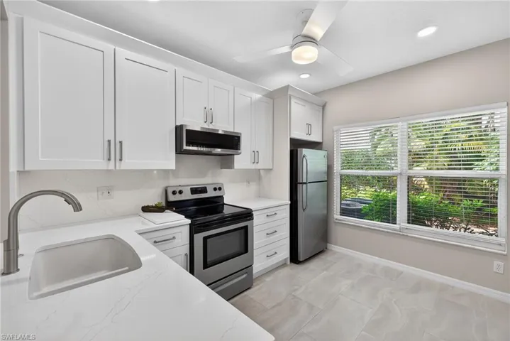290 Emerald Bay Cir L7, Naples, Florida 34110