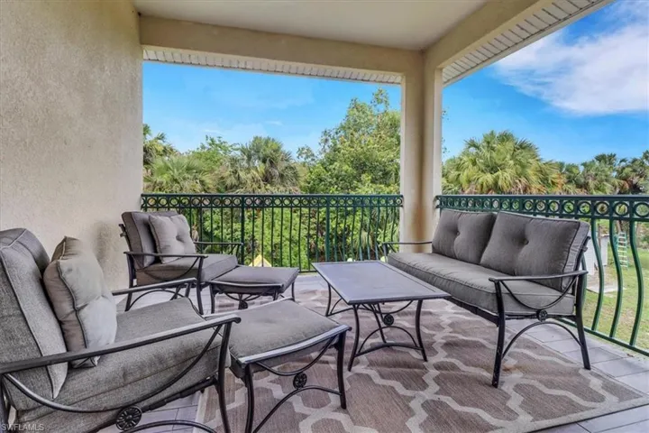 Balcony featuring outdoor lounge area