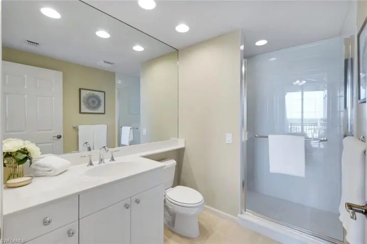 ensuite bath guest 1