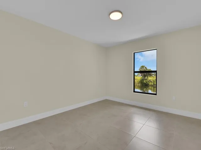 Unfurnished room with light tile patterned floors