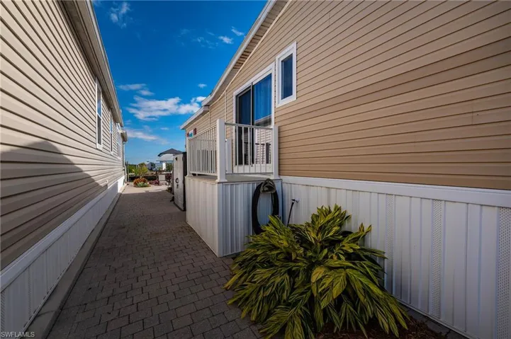 View of home's exterior