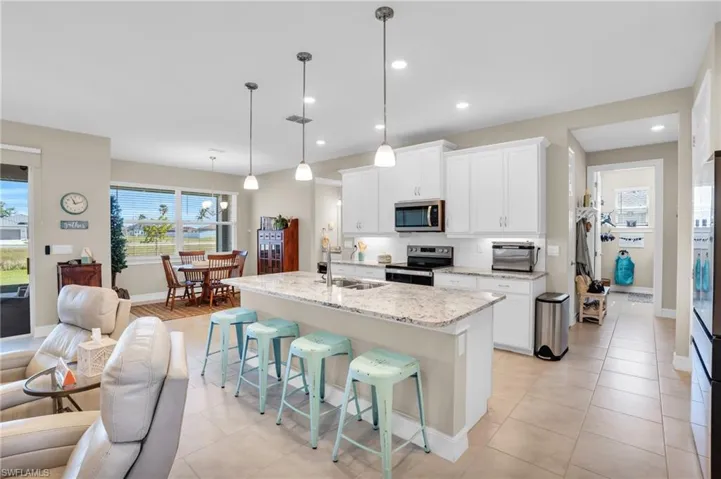 527 NE 6th  TER, Cape Coral, FL 33909