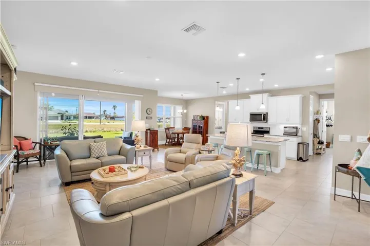 527 NE 6th  TER, Cape Coral, FL 33909