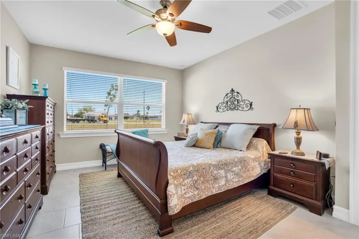 527 NE 6th  TER, Cape Coral, FL 33909