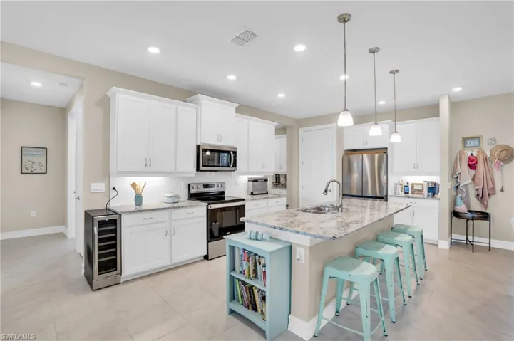 527 NE 6th  TER, Cape Coral, FL 33909