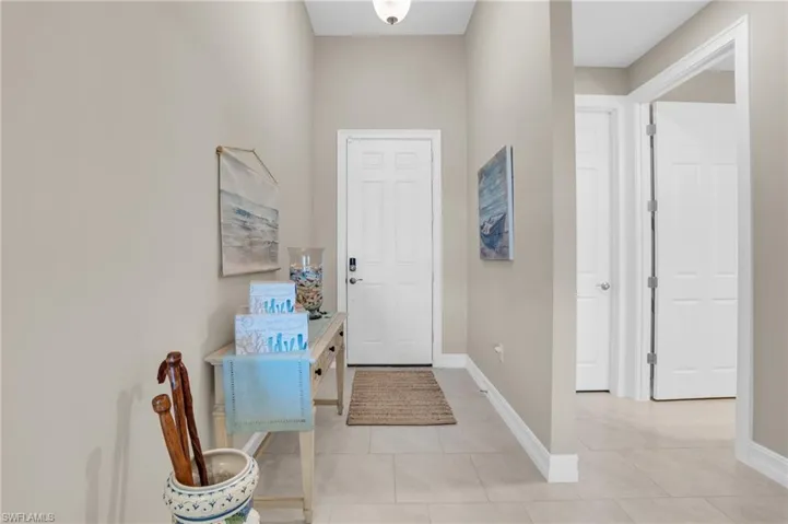 527 NE 6th  TER, Cape Coral, FL 33909