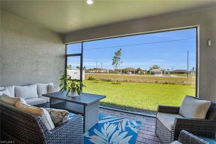 527 NE 6th  TER, Cape Coral, FL 33909
