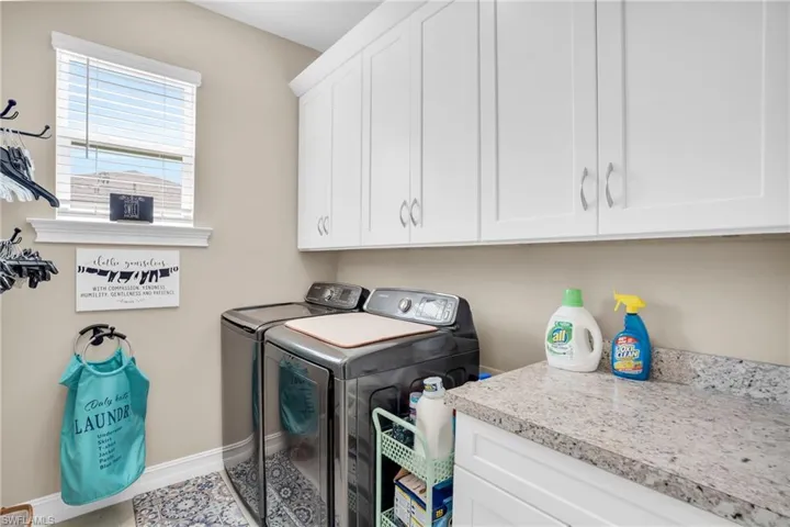 527 NE 6th  TER, Cape Coral, FL 33909