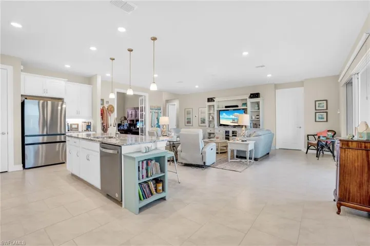 527 NE 6th  TER, Cape Coral, FL 33909