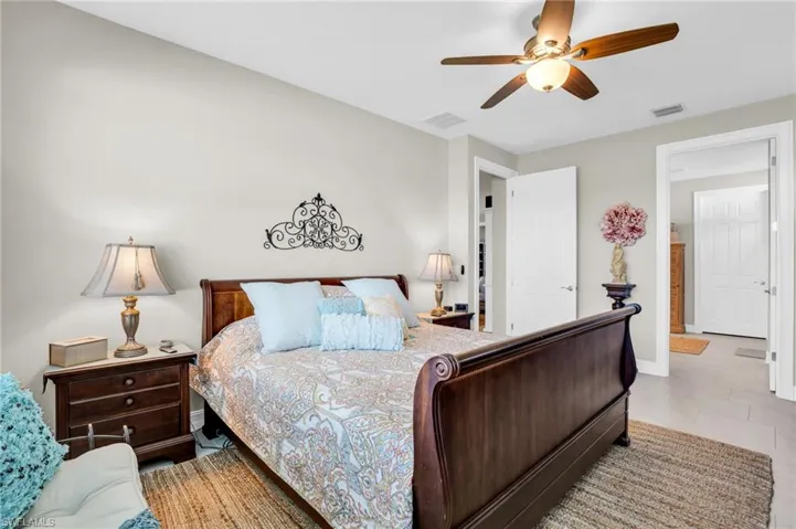 527 NE 6th  TER, Cape Coral, FL 33909