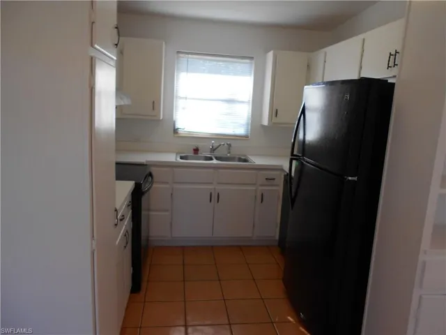375 4th Ave N, Naples, Florida 34102