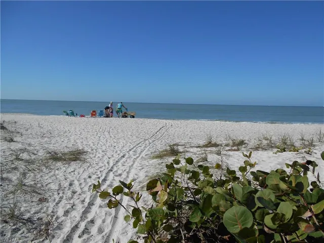 375 4th Ave N, Naples, Florida 34102