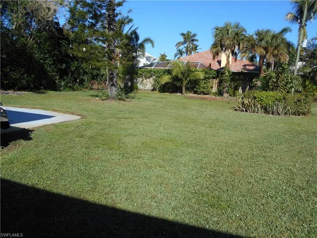 375 4th Ave N, Naples, Florida 34102
