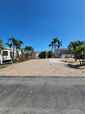 Manufactured / mobile home featuring a storage unit