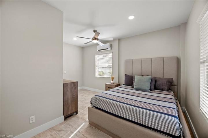 Guest Bedroom on first floor/Guest Suite