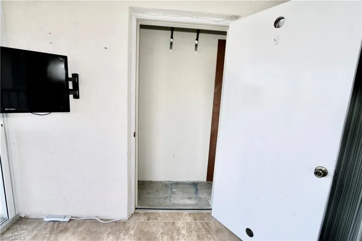 Extra storage on Lanai