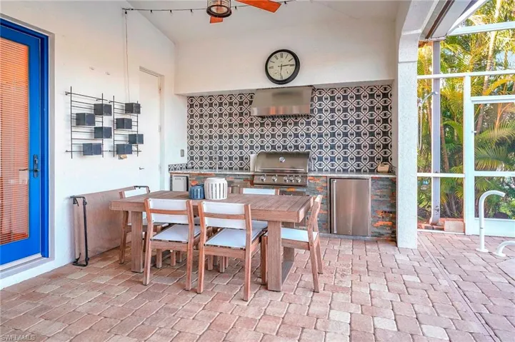Dining room with ceiling fan