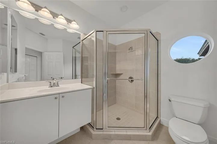 Ensuite Bath 2