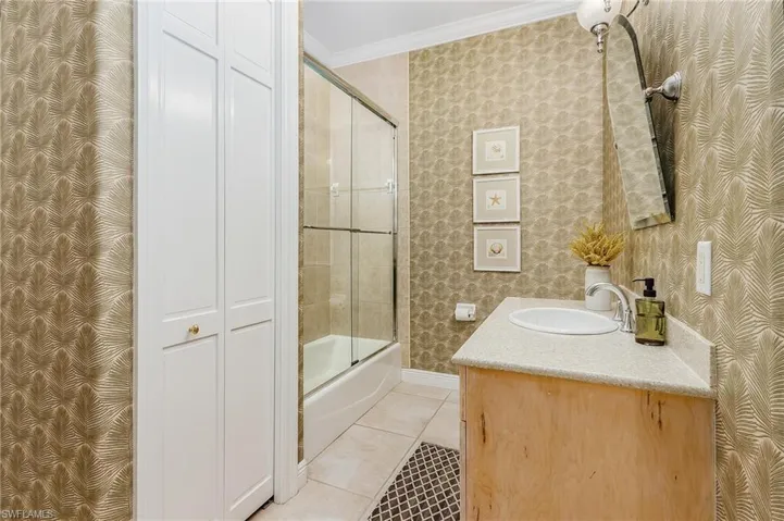 3RD BATH TUB & SHOWER