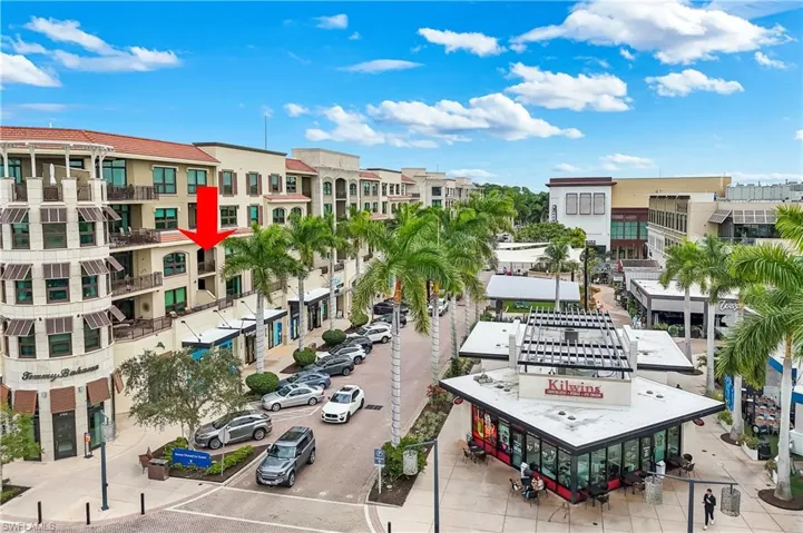 Beautiful Condo Facing the Piazza in Mercato