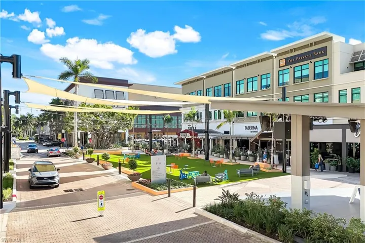 View of home's community
