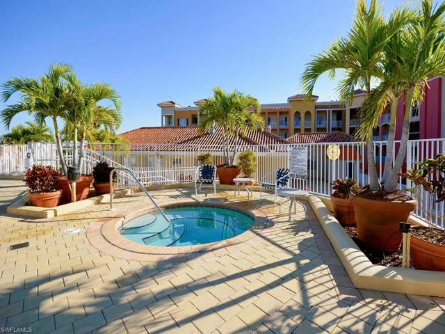 410  Bayfront  PL, Naples, FL 34102