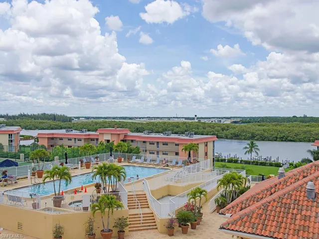 410  Bayfront  PL, Naples, FL 34102
