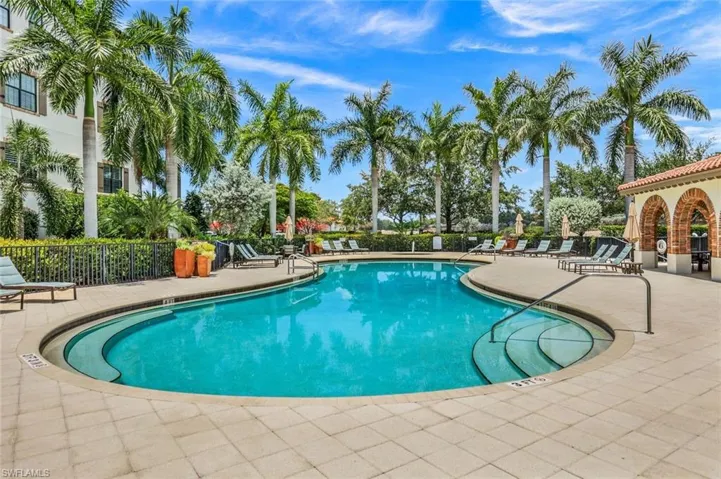 Carrara private pool and grills