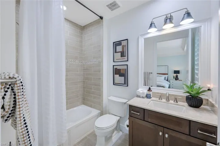 Full En-Suite 2 with bath/shower combo