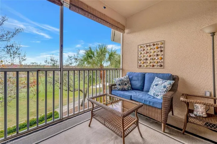 Balcony featuring outdoor lounge area
